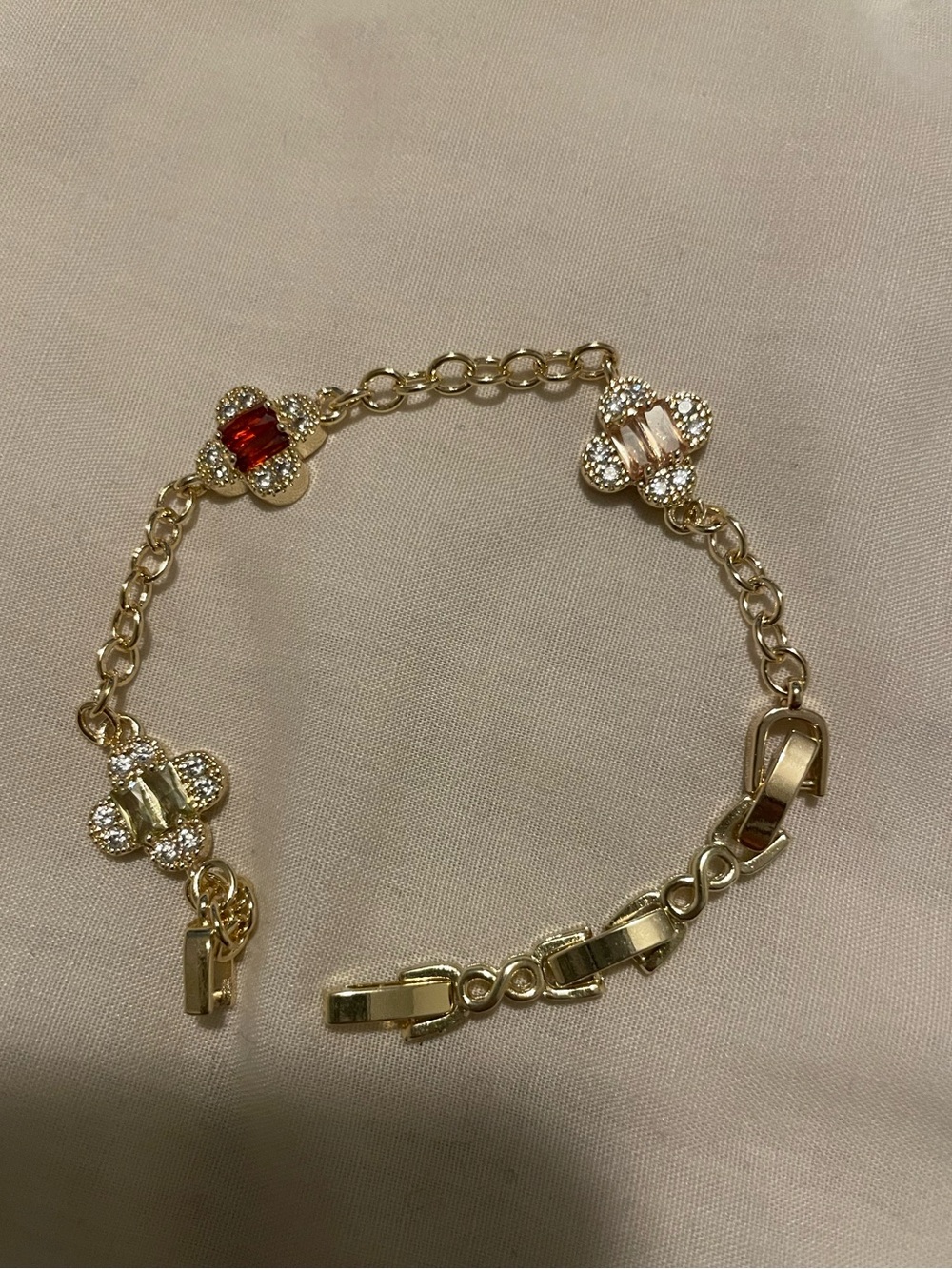 New - 14k gold plated clover bracelet